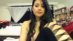 Sexy Colombian Machine Fucks Herself On Cam