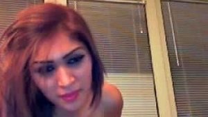Iranian Persian Camgirl Plays On Bed